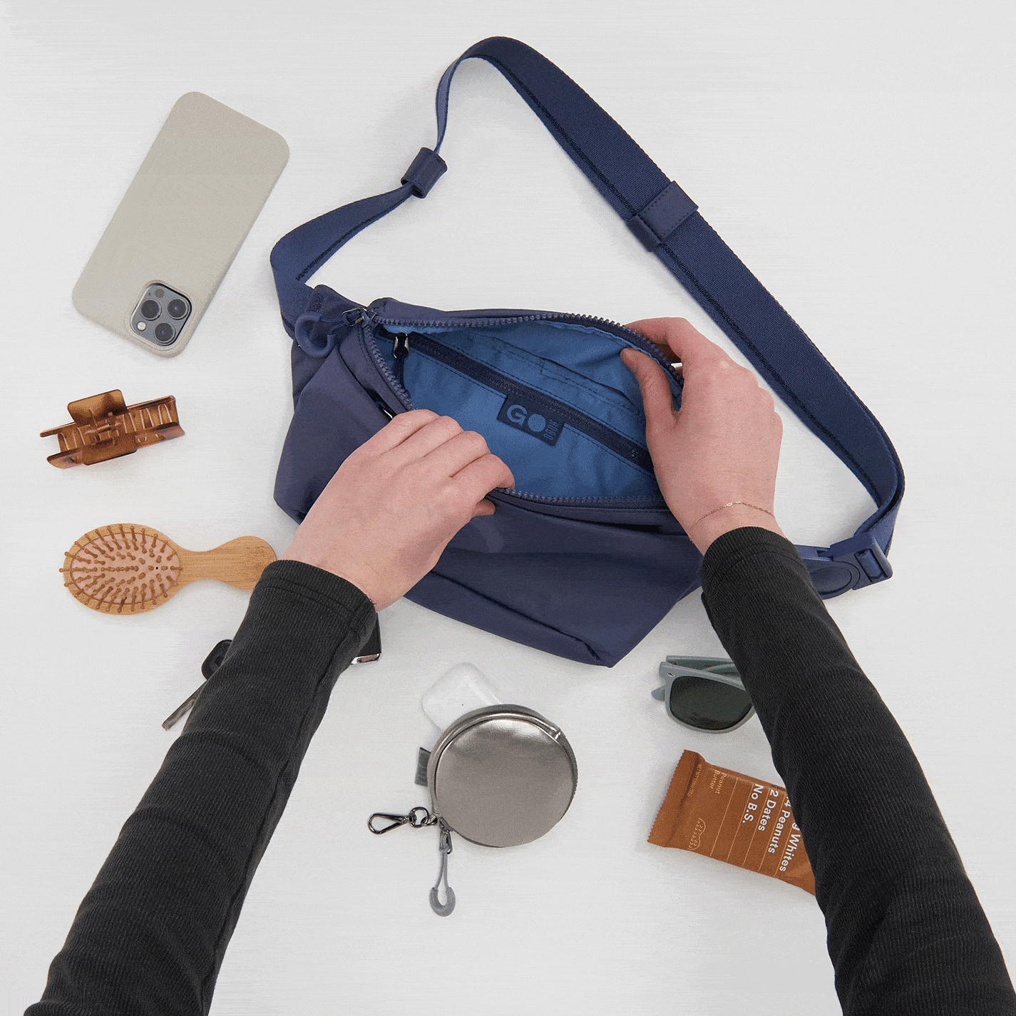 BE HOLD Recycled Nylon Belt Bag in Dune - 图片 7