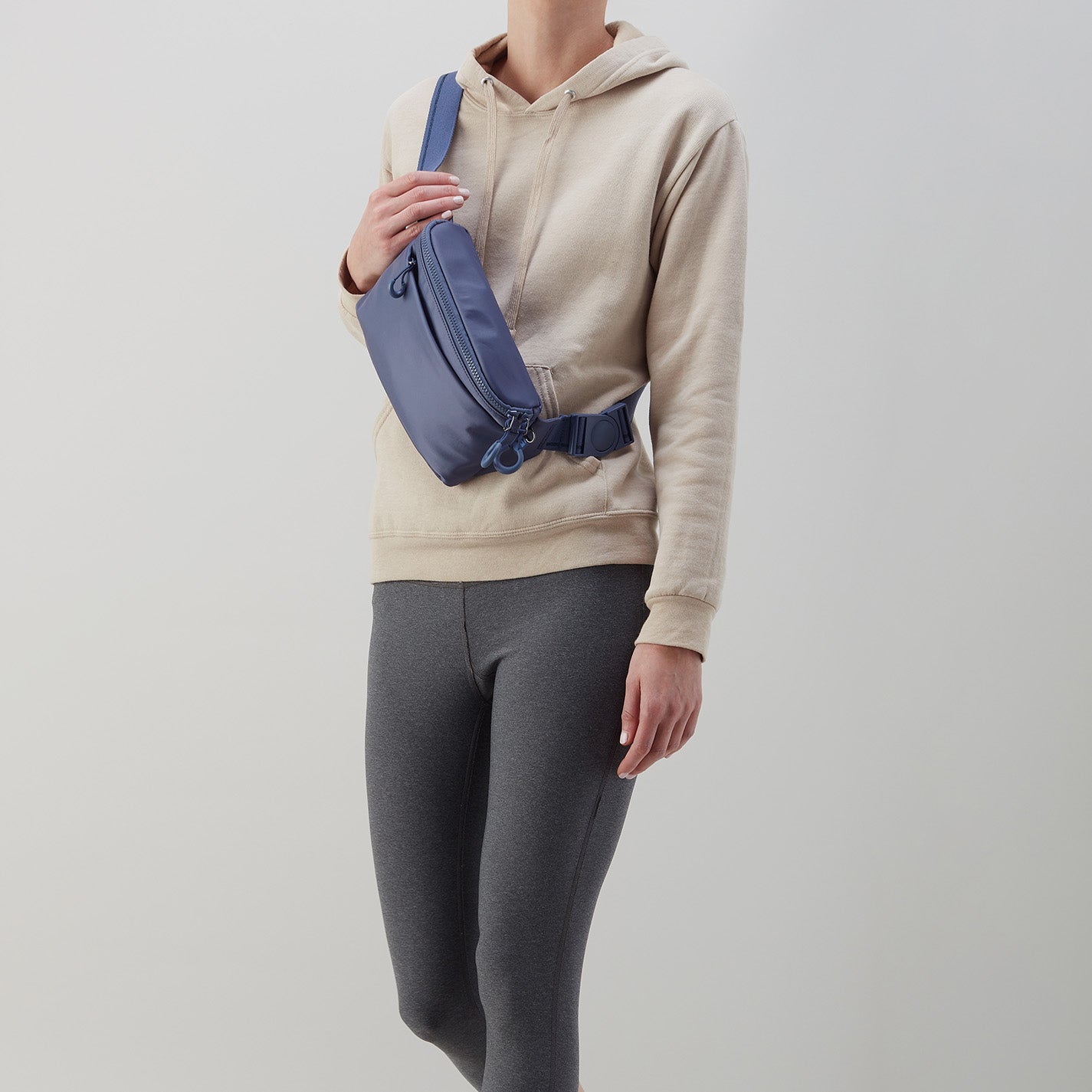 BE HOLD Recycled Nylon Belt Bag in Dune - 图片 4
